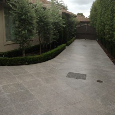 driveway_englishhedging_granite_exposed-aggregate_brighton-3